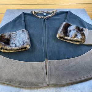 Dillard’s Women’s faux fur & Fleece Elegant Black and Brown Cape One Size